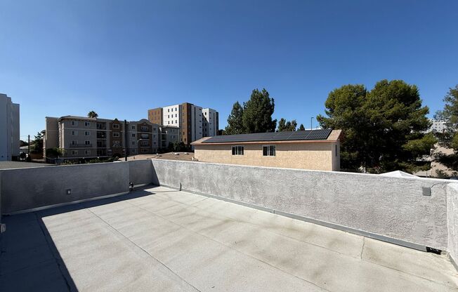 5104-5106 East Falls View Dr.