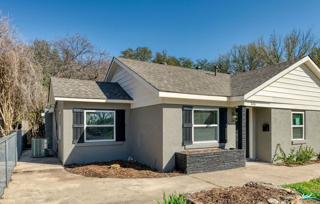 Nicely Updated 2 bed / 1 bath home