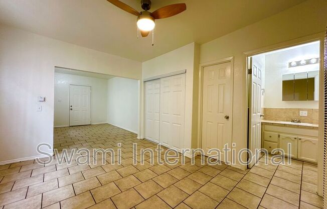 1733 1/2 E 63 ST