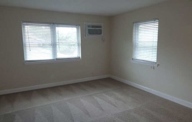 1 bed, 1 bath, $750, Unit Apt 7