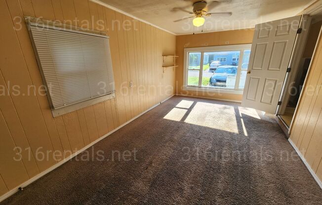 $950 - 3 bedroom / 1 bathroom - Single Family Home