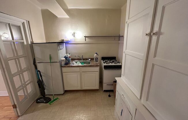 1 bed, 1 bath, $995, Unit 45