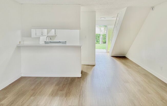 Townhome 2 bed 1.5 Bath in Anaheim