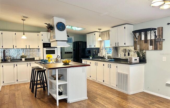 Spacious 3bed/2bath home in Bay Hills village Only $1570/mo