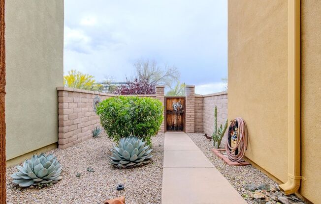 3 Bedroom 2.5 Bathroom FULLY FURNISHED!
