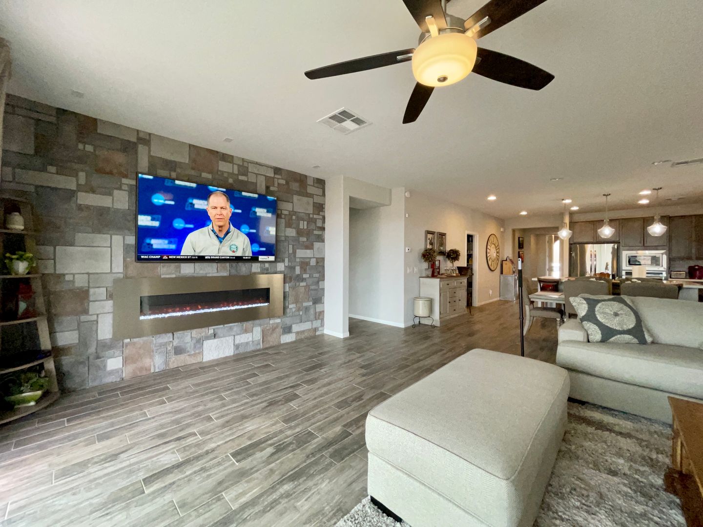 Fully Furnished Designer Home in Guard-Gated Rhodes Ranch – Short-Term Luxury Rental