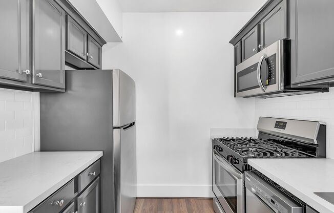 Studio, 1 bath, 375 sqft, $1,650, Unit 114