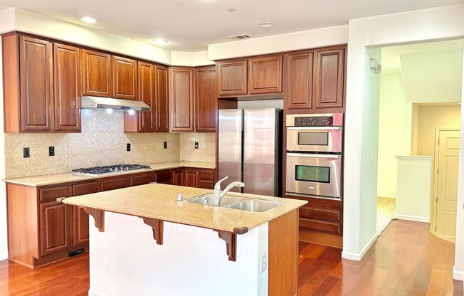 $4,400 / Beautiful 3BR + Bonus Room / 2.5BA Single-Family Home in Warm Springs, Fremont