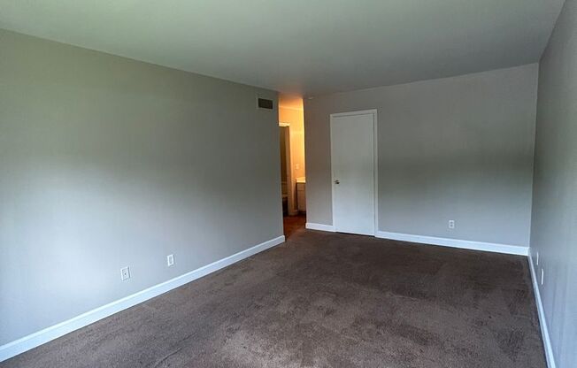 3 beds, 2.5 baths, 1,636 sqft, $1,379, Unit 729