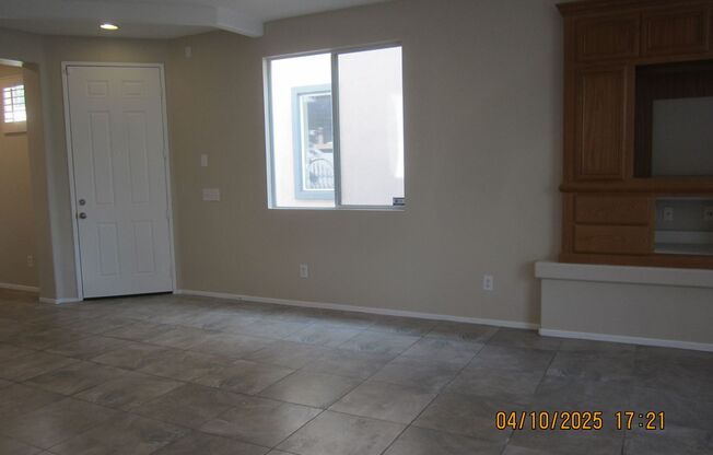La Sierra Spacious Townhouse