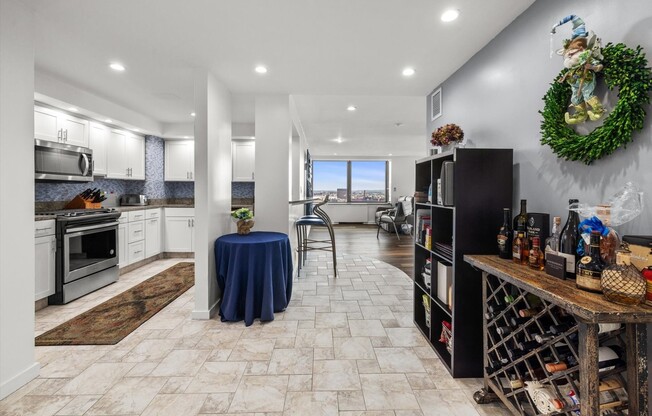 3 beds, 2 baths, 1,890 sqft, $7,500, Unit 22F