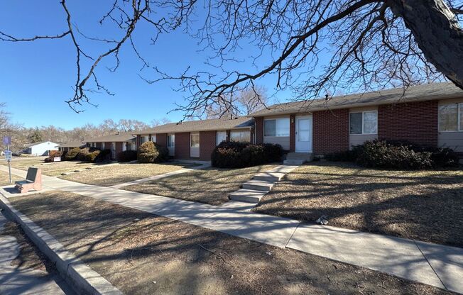** 1  MONTH FREE ** Ready for Spring! Eastborough 2/1 condo! Washer Dryer in Unit! Renovated! Clean! Off street Parking! Playground on site!