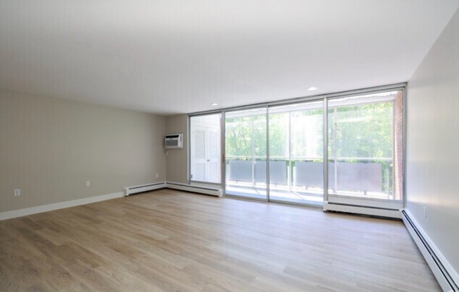 1 bed, 1 bath, 986 sqft, $2,400, Unit 2E