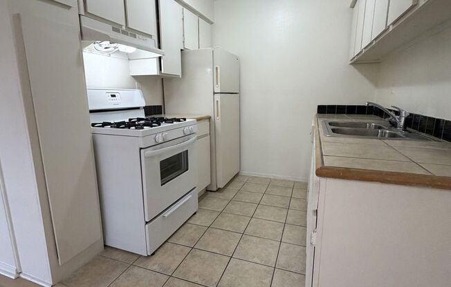 2 beds, 2 baths, 900 sqft, $1,399, Unit LAW7-213