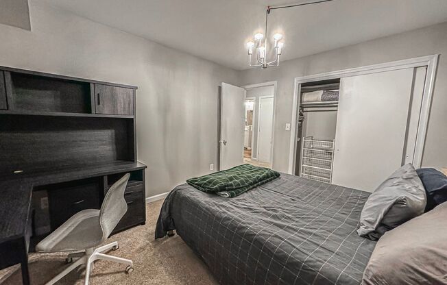 2 beds, 1 bath, $2,300, Unit UNIT H