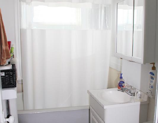 1 bed, 1 bath, $2,400, Unit 35
