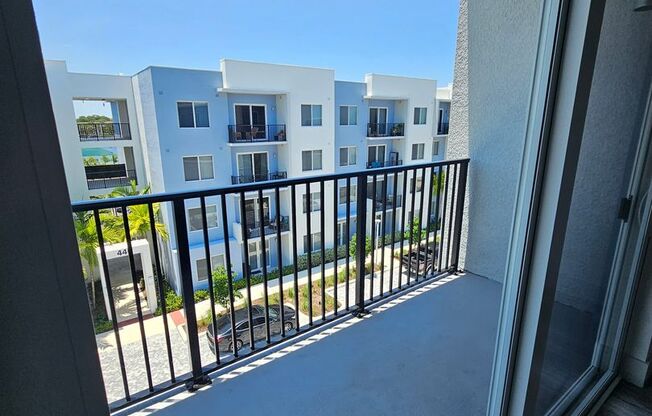 3 beds, 2 baths, 1,360 sqft, $2,845, Unit 431-3407