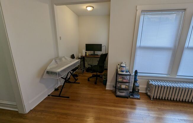 Top Floor Renovated 1 Bedroom