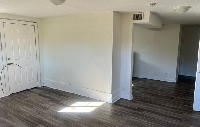 2 beds, 1 bath, $895