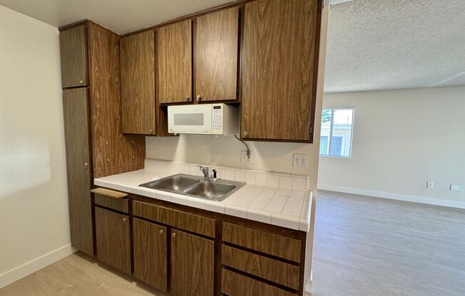 Studio, 1 bath, 375 sqft, $1,950, Unit 34 08