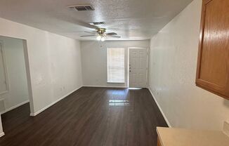 2 beds, 1 bath, 900 sqft, $1,000