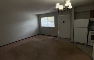 2 beds, 1 bath, $750, Unit C