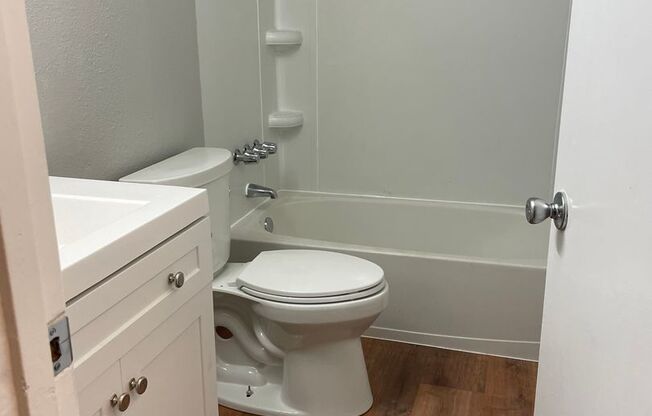 2 beds, 1 bath, 945 sqft, $1,500, Unit 102