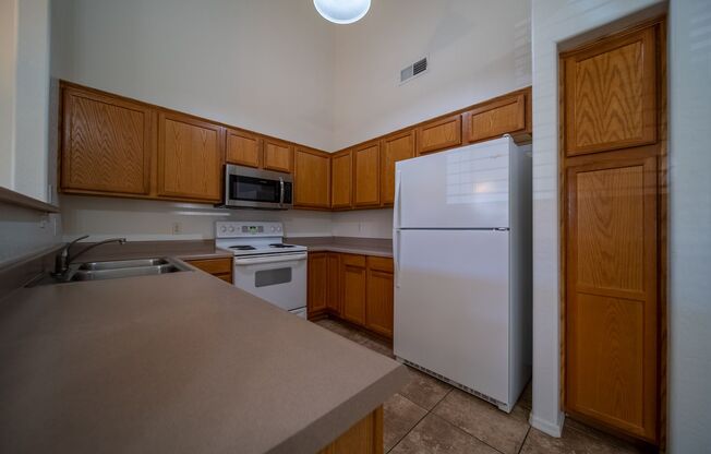 2 beds, 1 bath, 850 sqft, $1,400, Unit 117