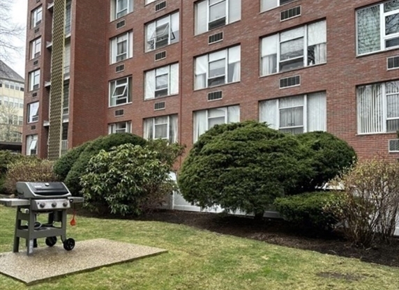 20 HAMMOND POND PKWY