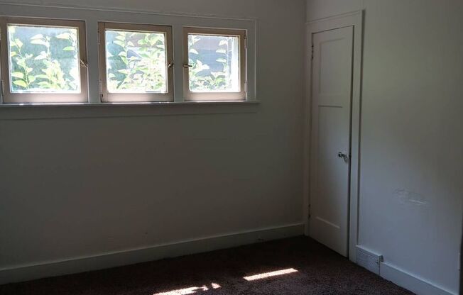 2 beds, 1 bath, $895