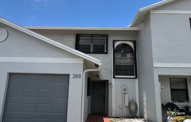 3/2 Lakeview Townhome in Pembroke Pines