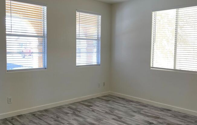 DARLING 3 BEDROOM, 2.5 BATH LOCATED IN GATED COMMUNITY