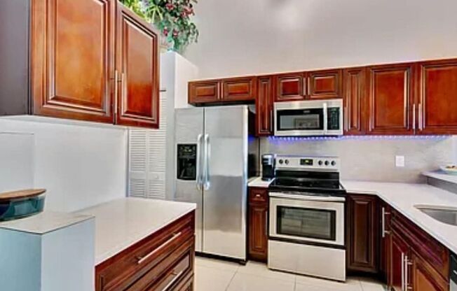 Stylish 2-Bedroom Condo with Resort-Style Amenities in West Palm Beach!