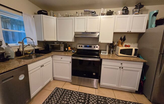 DELIGHTFUL NORTHERN LIBERTIES TOWNHOUSE AVAILABLE AUGUST 10