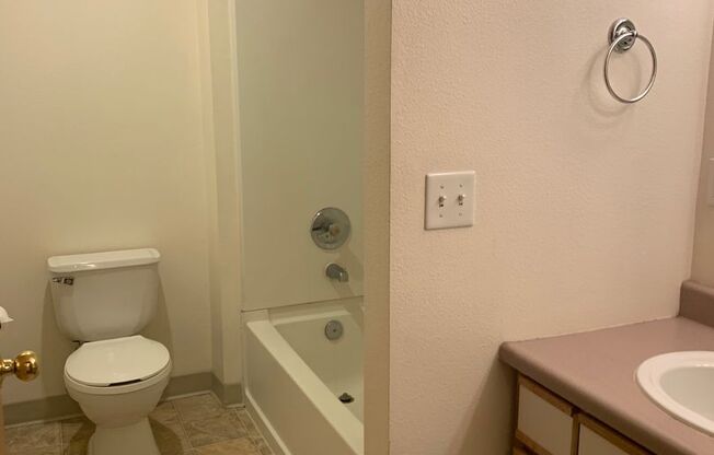 1 bed, 1 bath, 700 sqft, $1,195, Unit 104