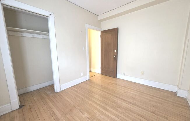 1 bed, 1 bath, $1,150, Unit 9