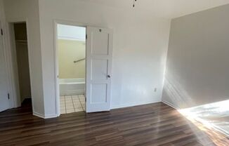 Studio, 1 bath, 150 sqft, $1,050, Unit 34