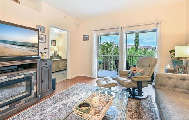 3/2 Condo in Beautiful Botanical Place!