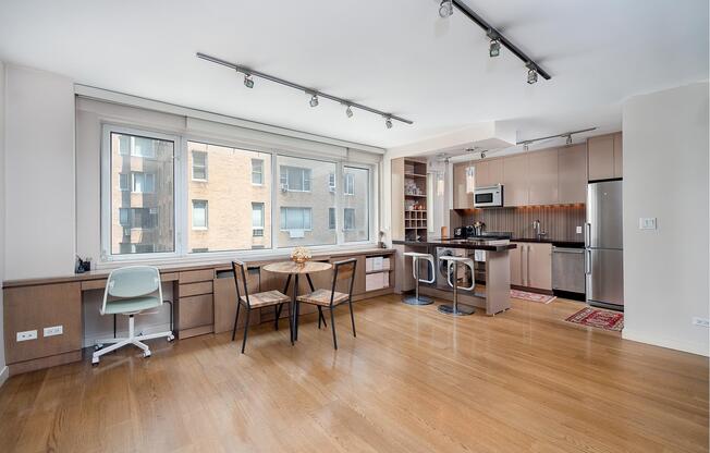 116 CENTRAL PARK S