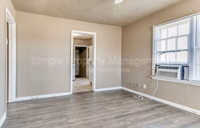 4011 N ROCKWELL AVE