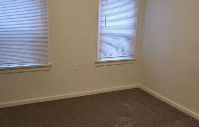 3 beds, 1 bath, $2,595