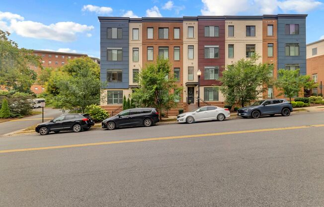 Modern 4-Level Townhome in Vibrant Alexandria – Move-In Ready Dec 1!