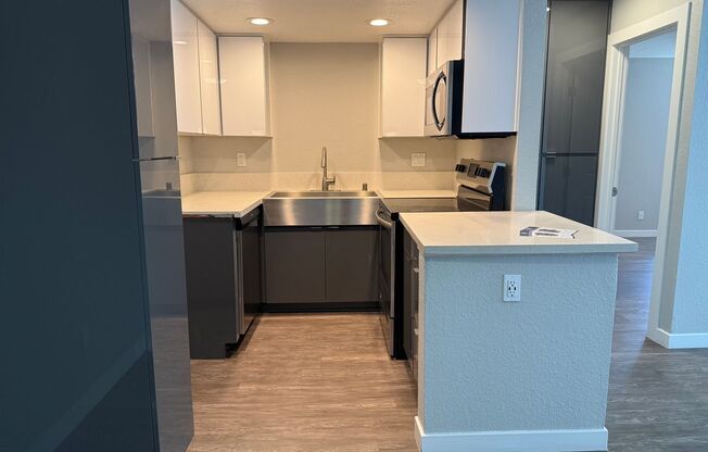 2 beds, 2 baths, 910 sqft, $2,670, Unit 7P