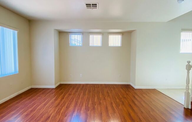 GATED COMMUNITY, BEAUTIFUL 2 STORY HOME! ONE BEDROOM DOWNSTAIRS, LAMINATE WOOD FLOORING THROUGHOUT HOME, CLOSE TO SHOPPING CENTERS! MUST SEE!! HOME TO BE PROFESSIONALLY CLEANED BEFORE MOVE IN.