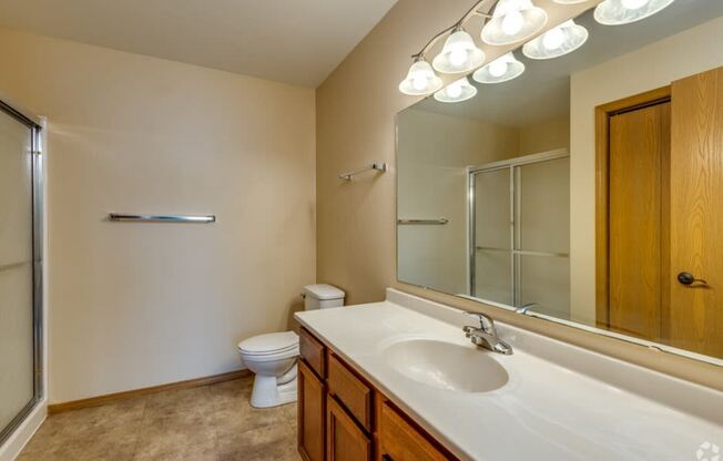 Upper Corner Pineview, Primary Bathroom, 2 Bed/2 Bath