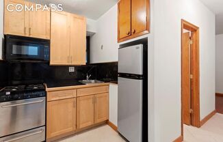 2 beds, 1 bath, $4,400, Unit 1