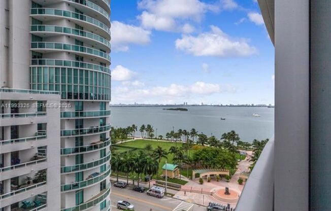 2 beds, 2 baths, 1,038 sqft, $5,200, Unit 488 NE 18th St # 909