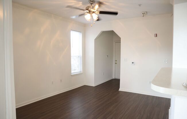 2 beds, 2 baths, 1,033 sqft, $1,649, Unit 21-21104