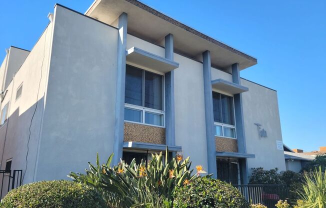 623 S. Grevillea Ave