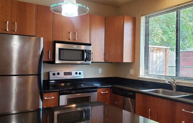 4 beds, 2 baths, $2,195, Unit 103